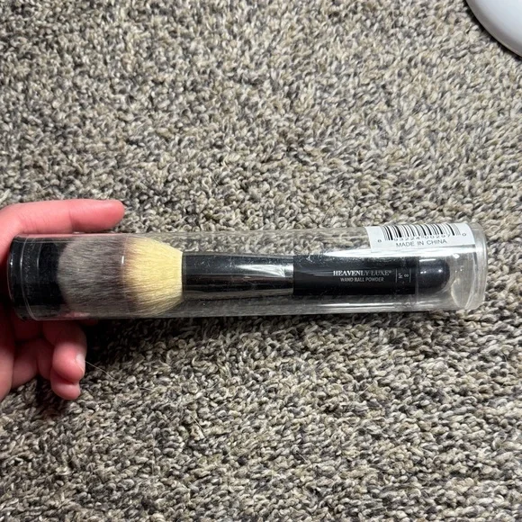 IT Cosmetics Heavenly Luxe Wand Ball Powder Brush #8 - Picture 3 of 5